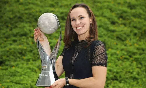 ലോ​കോ​ത്ത​ര ടെ​ന്നി​സ് കാ​ണാം; മാ​ർ​ട്ടി​ന ഹിം​ഗി​സ് നാ​ളെ ബ​ഹ്റൈ​നി​ൽ