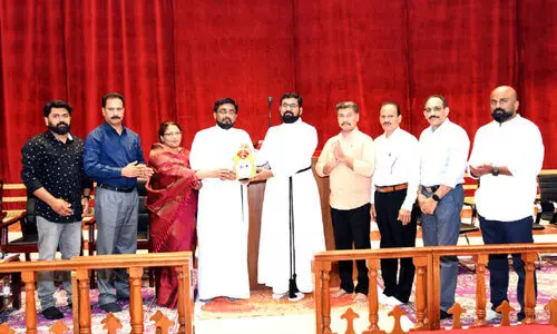 മാ​ർ​ത്തോ​മ ഇ​ട​വ​ക വി​കാ​രി​ക്ക് യാ​ത്ര​യ​യ​പ്പ് ന​ൽ​കി