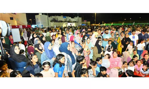 മ​നം​നി​റ​ച്ച്​ സോ​ക്ക​ർ കാ​ർ​ണി​വ​ൽ