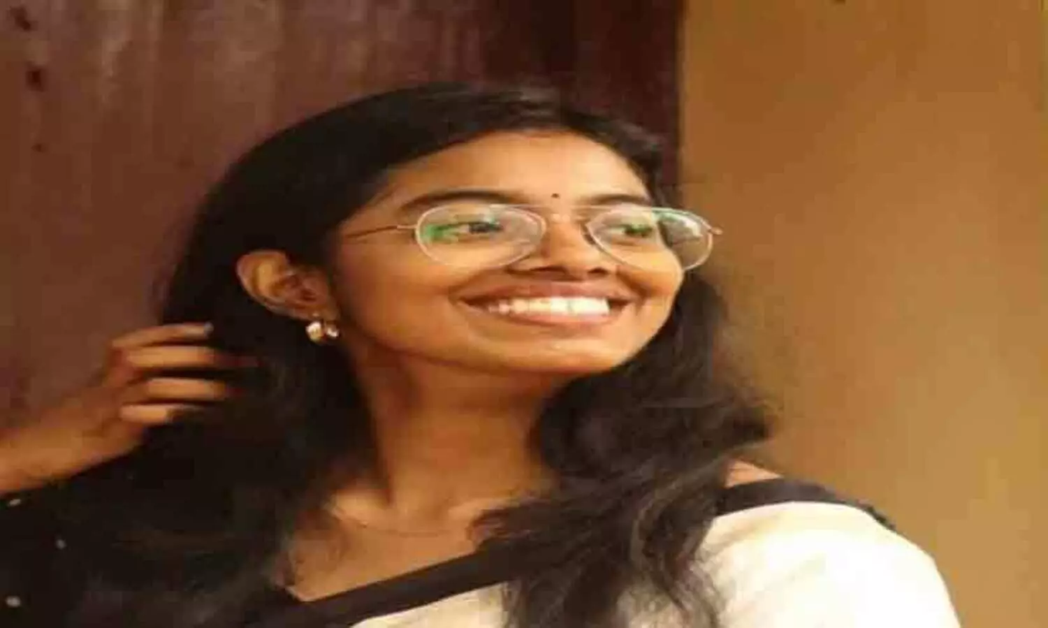 പെരിയാറിൽ സുഹൃത്തുക്കൾക്കൊപ്പം കുളിക്കാനിറങ്ങിയ യുവതി മുങ്ങിമരിച്ചു; രണ്ടുപേരെ രക്ഷപ്പെടുത്തി