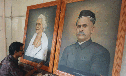 കൊളാഷ് സുരേഷ് ചിത്രരചനയിൽ കൊളാഷ് സുരേഷ് ചിത്രരചനയിൽ