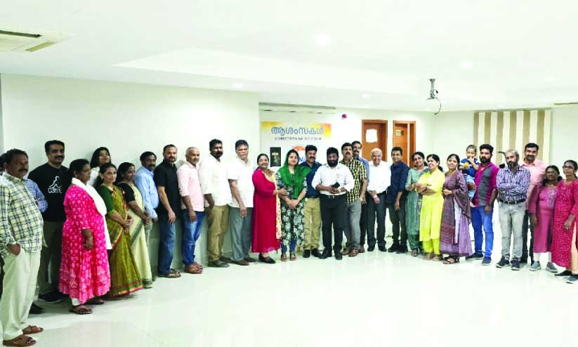 എം.​എ​ൻ.​എം.​എ ഫ​വാ​സ് കൊ​ച്ച​ന്നൂ​ർ അ​നു​സ്മ​ര​ണം