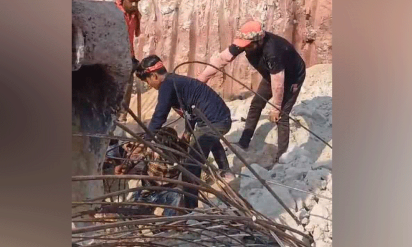 വീരമലക്കുന്നിടിഞ്ഞു; തൊഴിലാളികളെ രക്ഷപ്പെടുത്തി വീരമലക്കുന്നിടിഞ്ഞു; തൊഴിലാളികളെ രക്ഷപ്പെടുത്തി