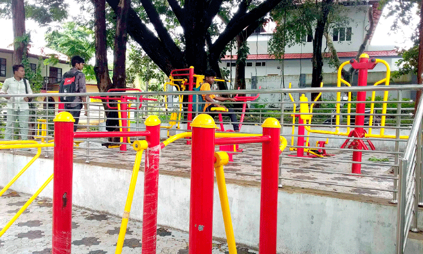 open gymnasium at sasthamkotta park open gymnasium at sasthamkotta park