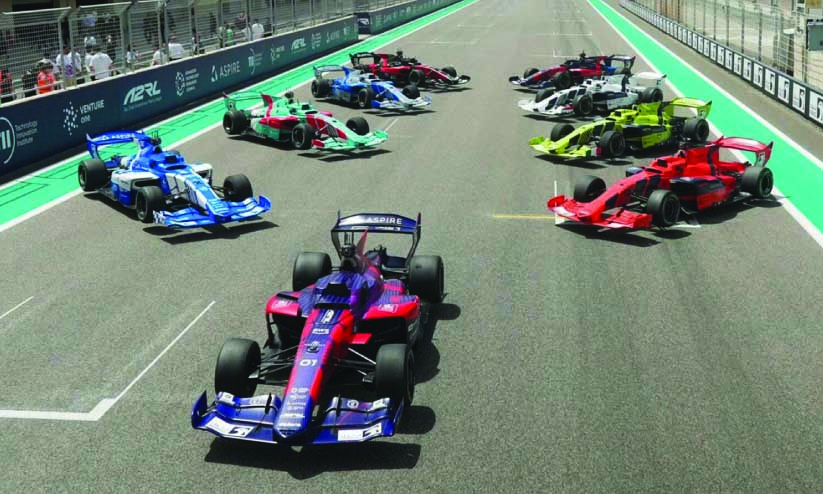 ട്രാക്കില് തീ പടര്ത്തി പ്രഥമ അബൂദബി ഓട്ടോണമസ് റേസിങ് ലീഗ് ട്രാക്കില് തീ പടര്ത്തി പ്രഥമ അബൂദബി ഓട്ടോണമസ് റേസിങ് ലീഗ്