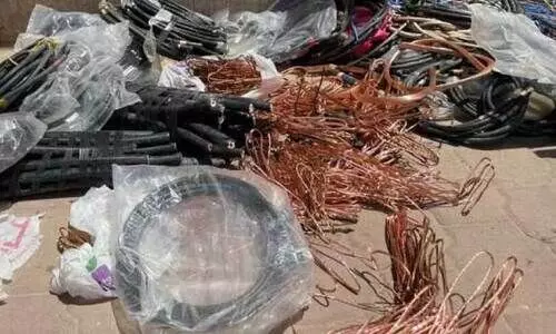 മൂന്നു വര്ഷത്തിനിടെ 66 സംഭവങ്ങൾ: വൈദ്യുതി കേബിൾ മോഷണം കൂടുന്നു മൂന്നു വര്ഷത്തിനിടെ 66 സംഭവങ്ങൾ: വൈദ്യുതി കേബിൾ മോഷണം കൂടുന്നു