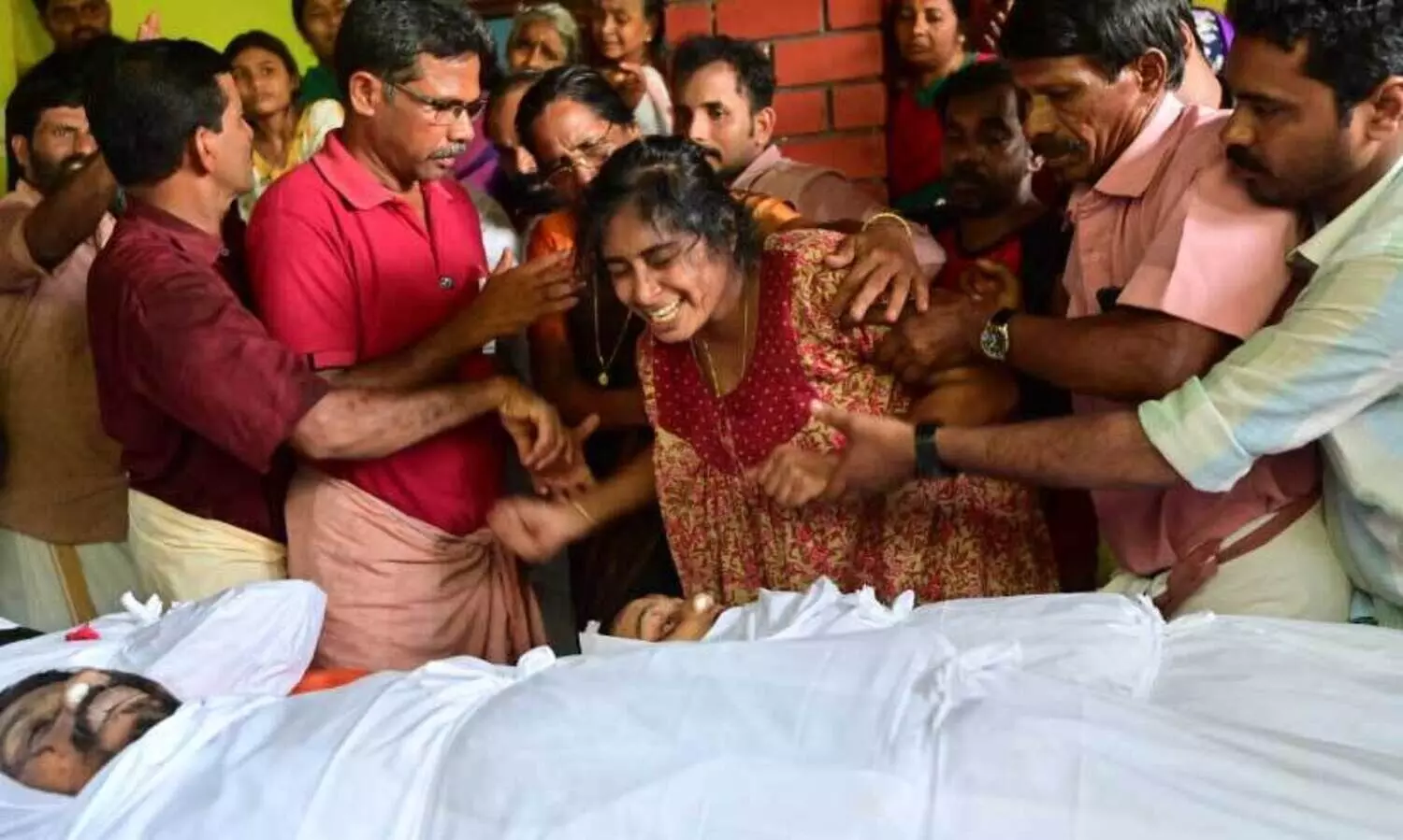mother burst into tears when she saw the body of akash