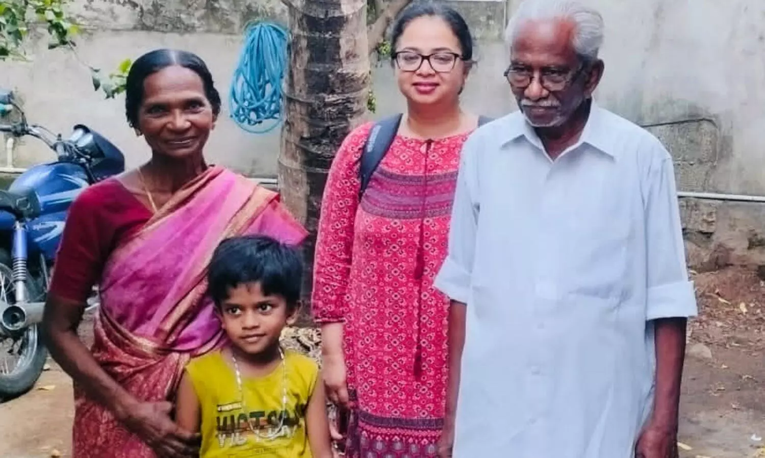 പിന്നണി ഗായിക ജാനമ്മ ഡേവിഡിന്റെ കൊച്ചുമകൾ ശാലിനി ലണ്ടനിൽനിന്ന് കുന്നുകുഴി എസ്. മണിയെതേടി എത്തി