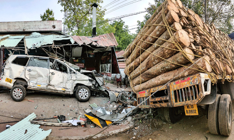 The lorry hit four cars