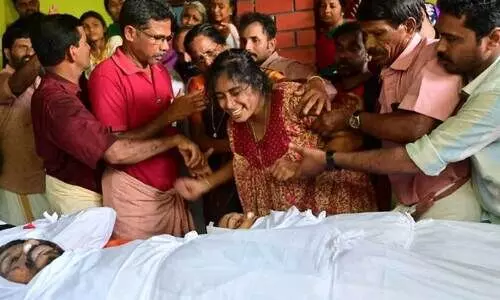 mother burst into tears when she saw the body of akash