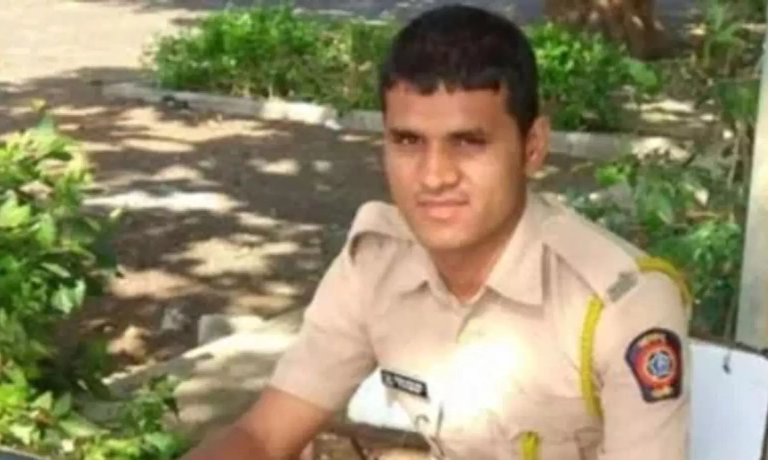 police constable was poisoned by a gang of drunkards attack while chasing the thief