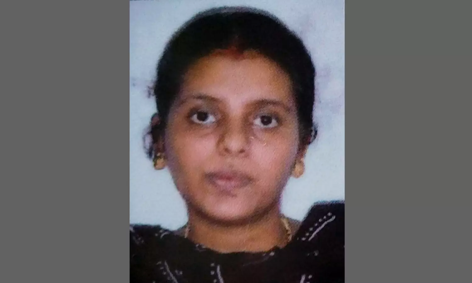 ദമ്പതികൾ സഞ്ചരിച്ച സ്കൂട്ടറിൽ മിനി ലോറി തട്ടി ഭാര്യ മരിച്ചു