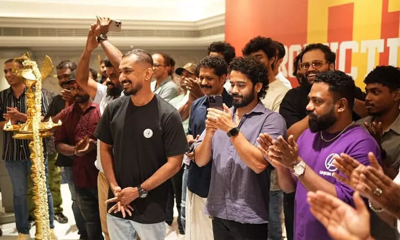 തല്ലുമാലക്ക് ശേഷം ഖാലിദ് റഹ്മാൻ ചിത്രം; നസ്ലനും ലുഖ്മാനും ഗണപതിയുമടക്കം വമ്പൻ താരനിര തല്ലുമാലക്ക് ശേഷം ഖാലിദ് റഹ്മാൻ ചിത്രം; നസ്ലനും ലുഖ്മാനും ഗണപതിയുമടക്കം വമ്പൻ താരനിര