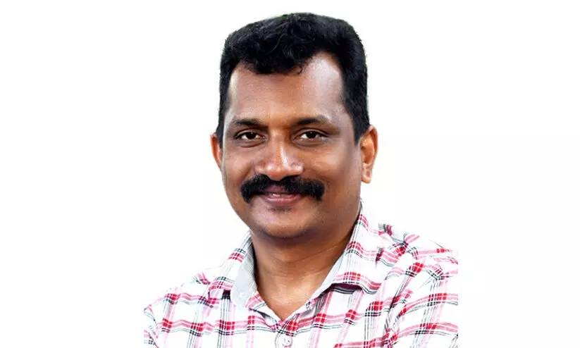 ഷമീർ ഭരതന്നൂരിന് മികച്ച സംവിധായകനുള്ള സത്യജിത്ത് റായി ഫിലിം സൊസൈറ്റി അവാർഡ് ഷമീർ ഭരതന്നൂരിന് മികച്ച സംവിധായകനുള്ള സത്യജിത്ത് റായി ഫിലിം സൊസൈറ്റി അവാർഡ്