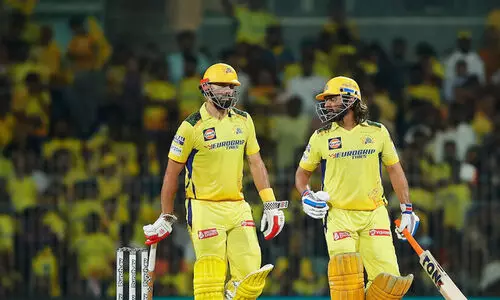 ‘ടീം ഗെയ്മിൽ അങ്ങനെ ചെയ്യരുത്’; സിംഗ്ളെടുക്കാൻ വിസമ്മതിച്ച ധോണിയെ വിമർശിച്ച് ഇർഫാൻ പത്താൻ