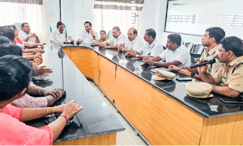 പുലിയെ പിടിക്കാൻ പ്രത്യേക സംഘത്തെ നിയോഗിക്കണം -സർവകക്ഷിയോഗം