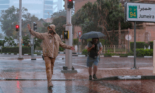 Rain in Abu Dhabi without affecting public life