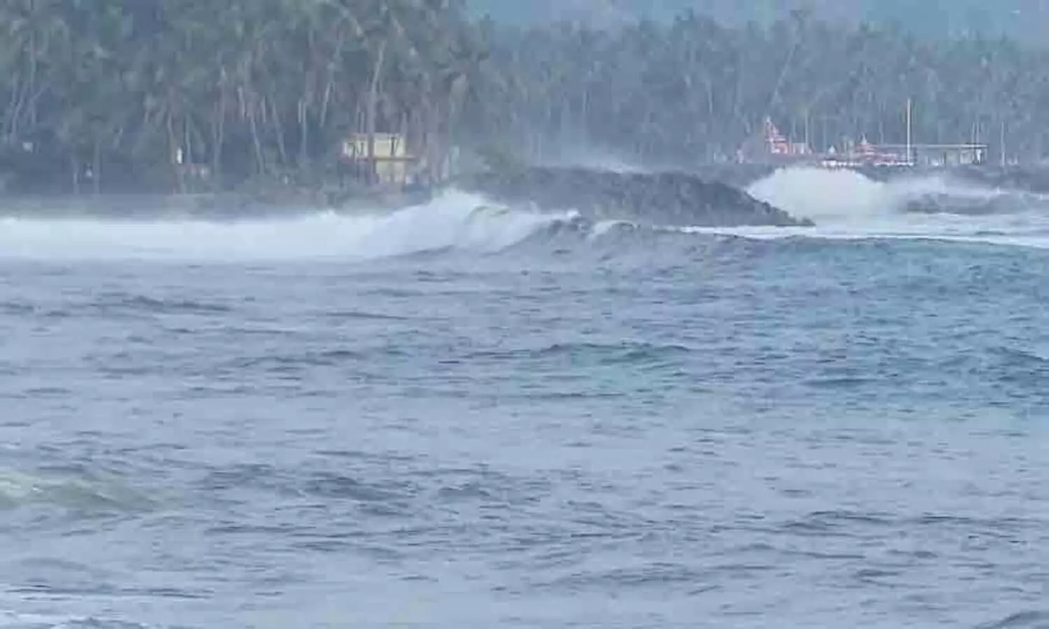 സംസ്ഥാനത്ത് കള്ളക്കടൽ റെഡ് അലർട്ടും ഉഷ്ണതരംഗ മുന്നറിയിപ്പും പിൻവലിച്ചു