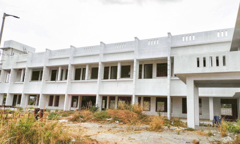 community college building which the construction had stopped