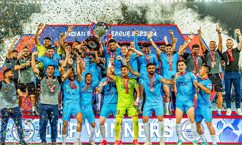 മുംബൈ സിറ്റിക്ക് ഐ.എസ്.എൽ കിരീടം; ഫൈനലിൽ മോഹൻ ബഗാനെ വീഴ്ത്തിയത് 3-1ന് മുംബൈ സിറ്റിക്ക് ഐ.എസ്.എൽ കിരീടം; ഫൈനലിൽ മോഹൻ ബഗാനെ വീഴ്ത്തിയത് 3-1ന്