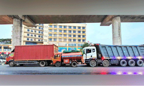 Vehicle collision on the national highway Vehicle collision on the national highway