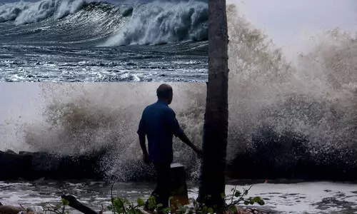 ശക്തിയേറിയ തിരമാലക്ക് സാധ്യതയെന്ന് സമുദ്രസ്ഥിതിപഠന ഗവേഷണ കേന്ദ്രം