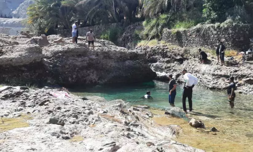വാദി ദഫ്ത മലകൾക്കിടയിലെ സൗന്ദര്യം വാദി ദഫ്ത മലകൾക്കിടയിലെ സൗന്ദര്യം