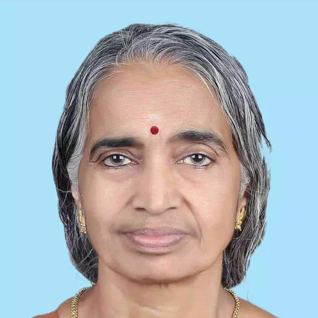 സ​രോ​ജി​നി അ​മ്മ