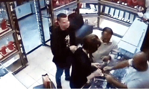 Jewellery theft in Manama Gold City; A young man and a young woman are under arrest