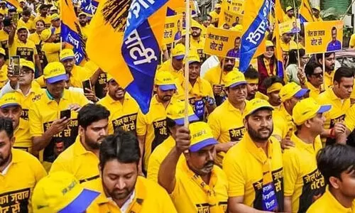 കെജ്രിവാളിന് പിന്തുണ തേടി ​വാക്കത്തൺ നടത്തി ആപ് നേതാക്കൾ