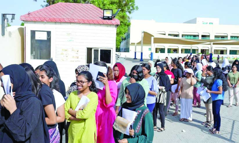 മൂ​ന്ന്​ സെ​ന്‍റ​റു​ക​ളി​ൽ ‘നീ​റ്റെ’​ഴു​തി വി​ദ്യാ​ർ​ഥി​ക​ൾ