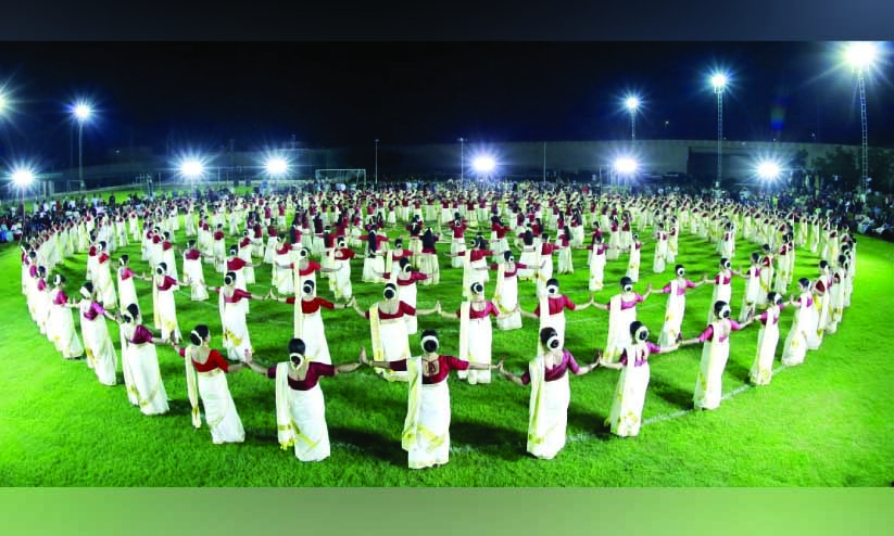 സുഹാറിന്റെ മനംനിറച്ച് മെഗാതിരുവാതിര സുഹാറിന്റെ മനംനിറച്ച് മെഗാതിരുവാതിര