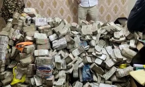 ED seized crores of rupees from the ministers personal secretarys housekeeper