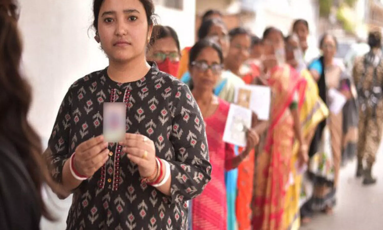 മൂന്നാംഘട്ട വോട്ടെടുപ്പ്: ഒരു മണി വരെ 39.92 ശതമാനം പോളിങ്; ബംഗാളിൽ സംഘർഷം