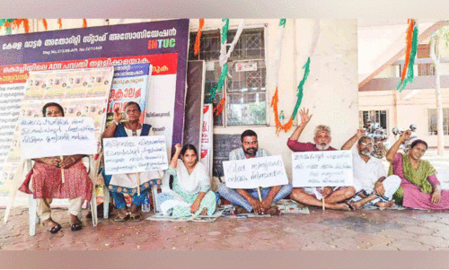 വാട്ടർ അതോറിറ്റി ഓഫിസിന്​ മുന്നിൽ അനിശ്ചിതകാല സത്യഗ്രഹത്തിന് തുടക്കം