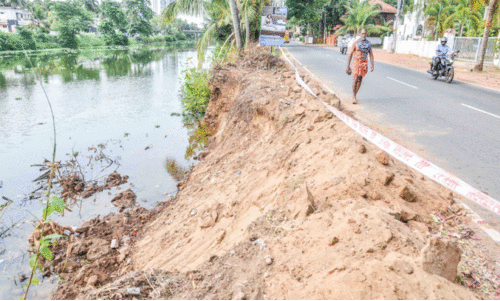 താഴത്തങ്ങാടി ആറിന്​ സംരക്ഷണഭിത്തി ഒരുങ്ങുന്നു