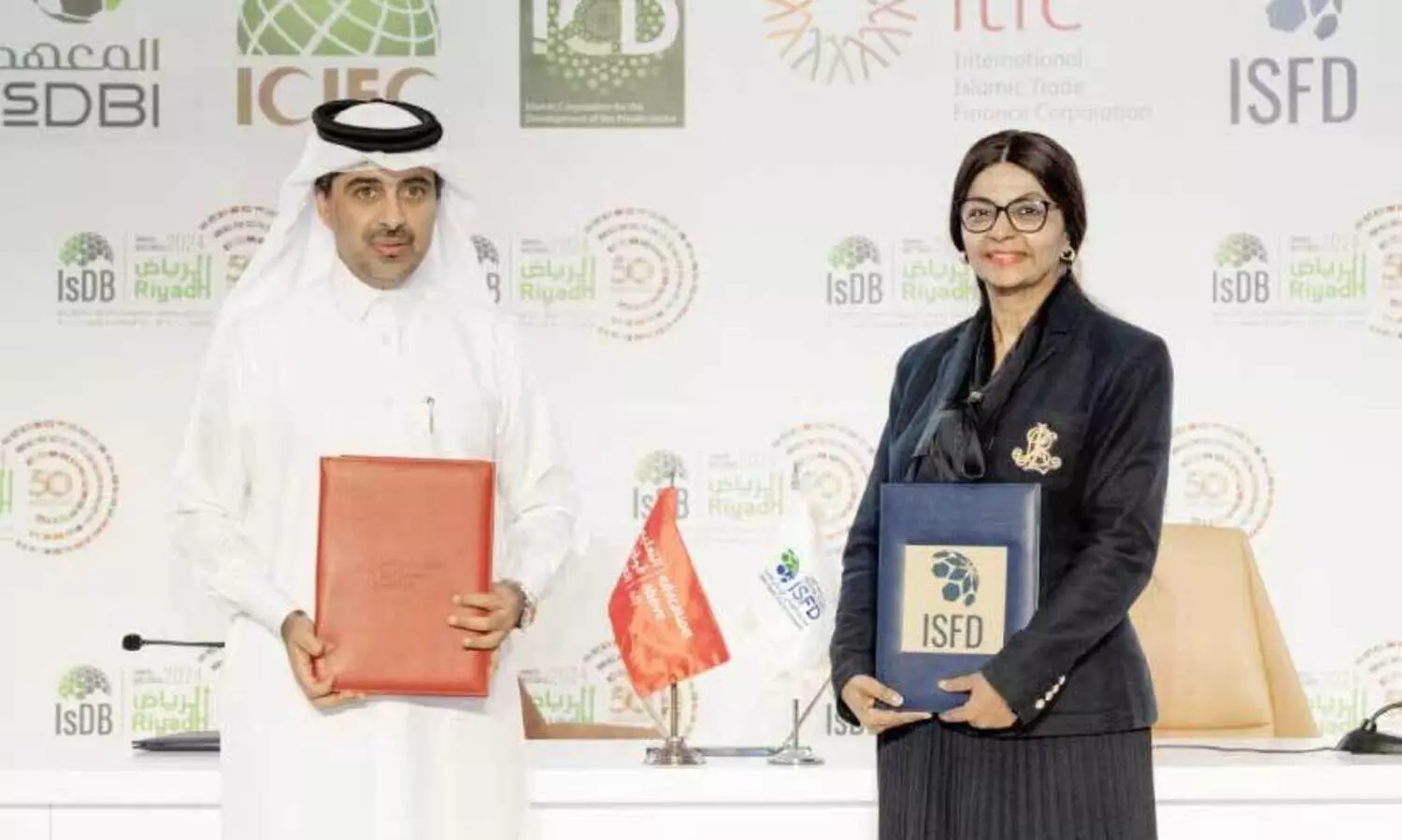 EAA CEO and ISFD director signed the agreement