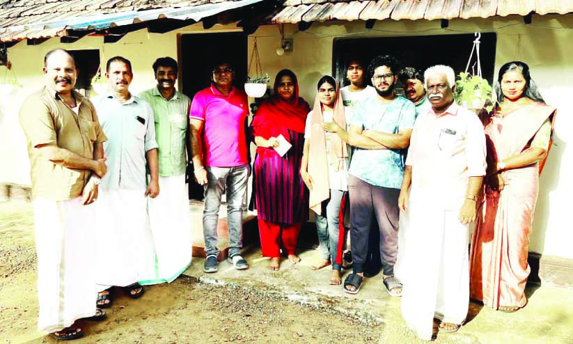 മാഹിർ ആലുംകുന്ന് കുടുംബ സഹായം കൈമാറി മാഹിർ ആലുംകുന്ന് കുടുംബ സഹായം കൈമാറി