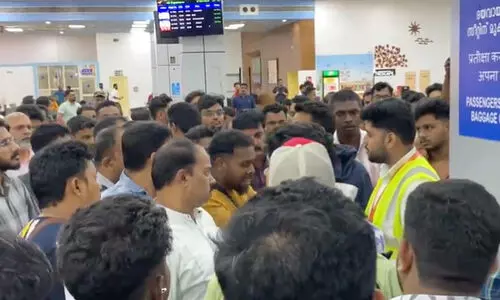 calicut airport protest 98798