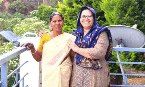 മൂ​ന്നാ​ർ യാ​ത്ര​യി​ൽ ജാ​ന​കിച്ചേച്ചിയും സു​ബൈ​ദ​യും