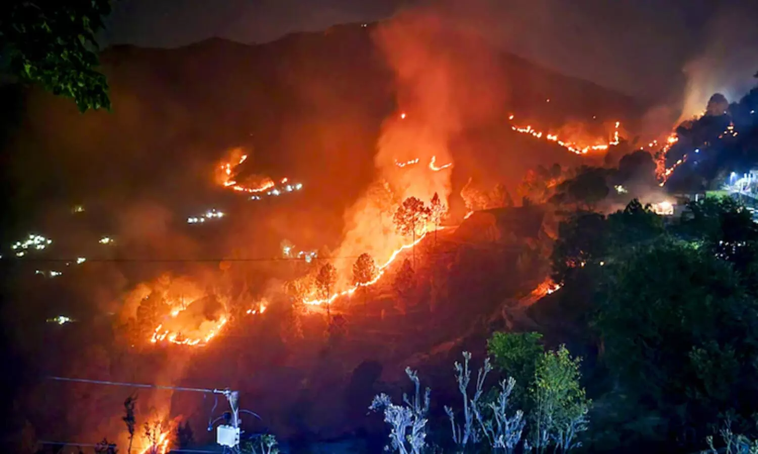 ഉത്തരാഖണ്ഡ് കാട്ടുതീ: അഞ്ചു മരണം, 1300 ഹെക്ടർ കത്തിനശിച്ചു