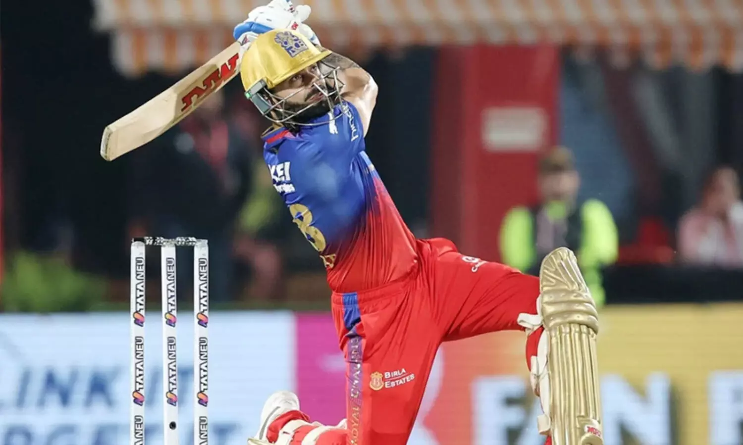 സെഞ്ച്വറിക്കരികെ വീണ് കോഹ്‍ലി; മഴക്കും തടുക്കാനാവാതെ ബംഗളൂരുവിന്റെ റൺമഴ