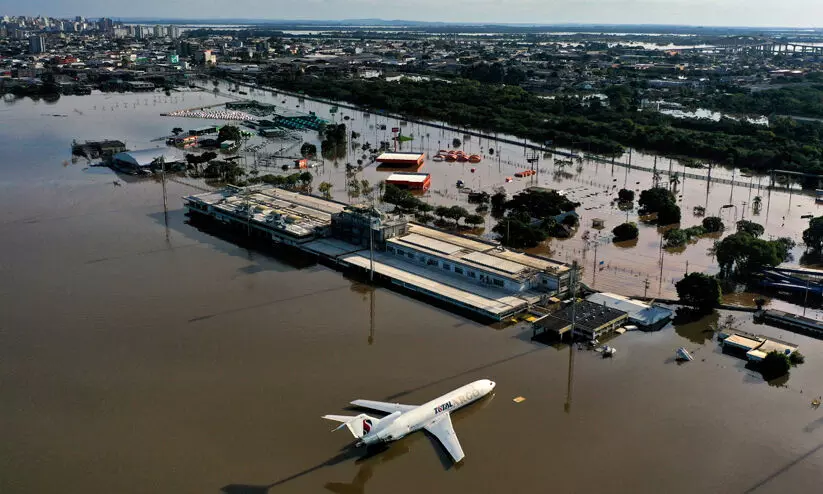 ബ്രസീലിൽ വെള്ളപ്പൊക്കം; 100 മരണം, ഒരു ലക്ഷത്തിലേറെ വീടുകൾ തകർന്നു ബ്രസീലിൽ വെള്ളപ്പൊക്കം; 100 മരണം, ഒരു ലക്ഷത്തിലേറെ വീടുകൾ തകർന്നു