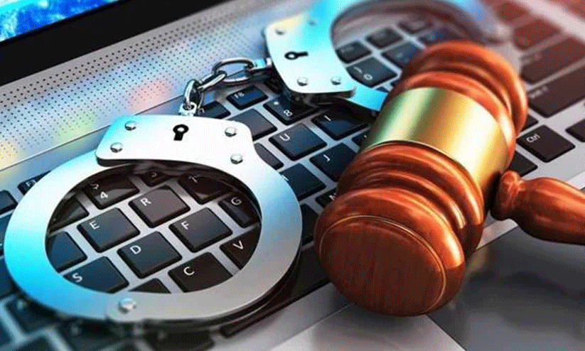 അസഭ്യ പോസ്റ്ററുകൾ; കേസെടുത്തു അസഭ്യ പോസ്റ്ററുകൾ; കേസെടുത്തു