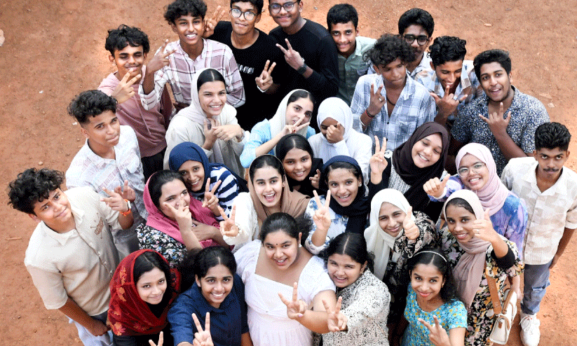 മലപ്പുറം ജില്ലയിൽ വിജയച്ചിരി 99.79%