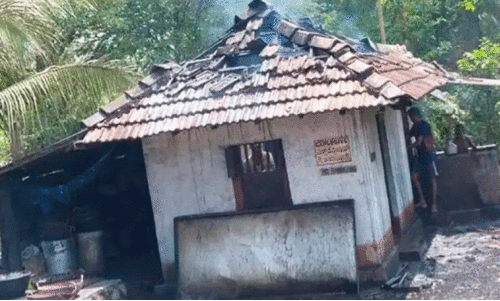 പ​ട​ക്ക നി​ർ​മാ​ണ കേ​ന്ദ്ര​ത്തി​ൽ സ്ഫോ​ട​നം; മൂ​ന്ന് വ​നി​ത​ക​ൾ​ക്ക് പ​രി​ക്ക്