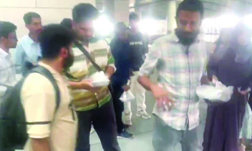 എ​യ​ർ ഇ​ന്ത്യ സ​മ​രം; ‘ആ​കാ​ശ​ച്ചു​ഴി’​യി​ൽ യാ​ത്ര​ക്കാ​ർ