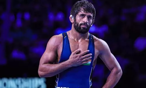 ബജ്റംഗ് പുനിയയെ ഡിസംബർ 31 വരെ സസ്​പെൻഡ് ചെയ്ത് ലോക ഗുസ്തി ഭരണസമിതി; ഒളിമ്പിക്സ് പങ്കാളിത്തം അനിശ്ചിതത്വത്തിൽ