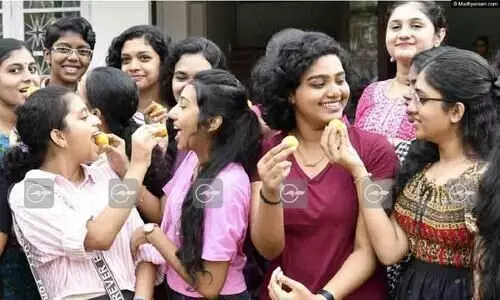 ഹ​യ​ർ​സെ​ക്ക​ൻ​ഡ​റി പ​രീ​ക്ഷ; വിജയശതമാനം കുറഞ്ഞു; ഫുൾ എ പ്ലസുകാർ കൂടി, എറണാകുളം മുന്നിൽ, വയനാട്​ പിന്നിൽ