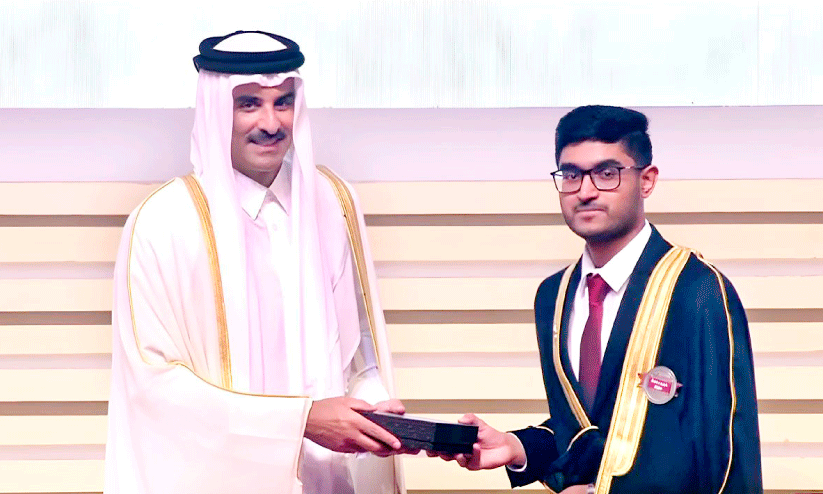 Hani received the medal from Emir